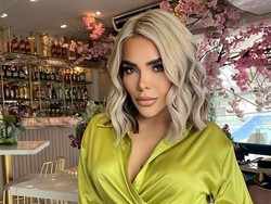 8 Foto Penampilan Glamour Model OnlyFans yang Terpilih Jadi Walikota