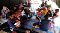 Selain itu puluhan bangunan mengalami kerusakan ringan hingga berat.  
