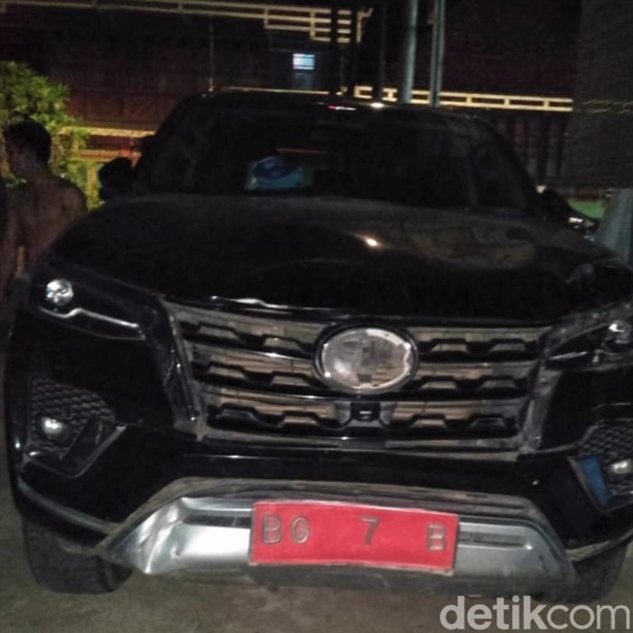 Mobil Dinas Wakil Ketua DPRD Muba, Jon Kenedi menabrak bocah hingga tewas.