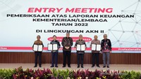 Turut hadir pada acara ini Menteri Perencanaan Pembangunan Nasional/Kepala Badan Perencanaan Pembangunan Nasional, Suharso Monoarfa; Menteri Investasi, Bahlil Lahadalia; Menteri Koperasi dan Usaha Kecil dan Menengah, Teten Masduki; Anggota II BPK, Daniel Lumban Tobing; Sekretaris Jenderal Kemendag, Suhanto; dan Inspektur Jenderal Kemendag, Didid Noordiatmoko.