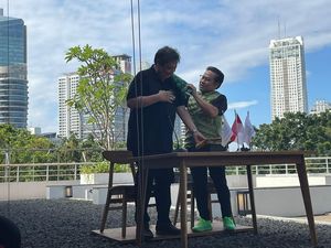 Momen Mesra Cak Imin-Airlangga, Saling Pakaikan Sarung Kuning dan Hijau