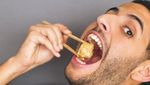 Aksi Nas Daily Saat Cicip Tempe hingga Burger Termahal di Dunia
