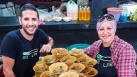 Perjalanannya keliling Asia selalu menyenangkan. Ia pernah disuguhkan 1000 mangkuk mie untuk dihabiskan. Foto: Instagram/nasdaily