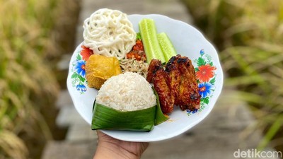 Makan di Restoran Ini Seperti di Rumah Nenek dengan Pemandangan Sawah