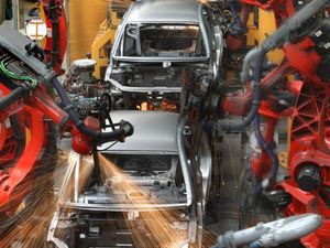 Wanti-wanti di Balik Ngebutnya China Bikin Mobil Baru Cuma 18 Bulan