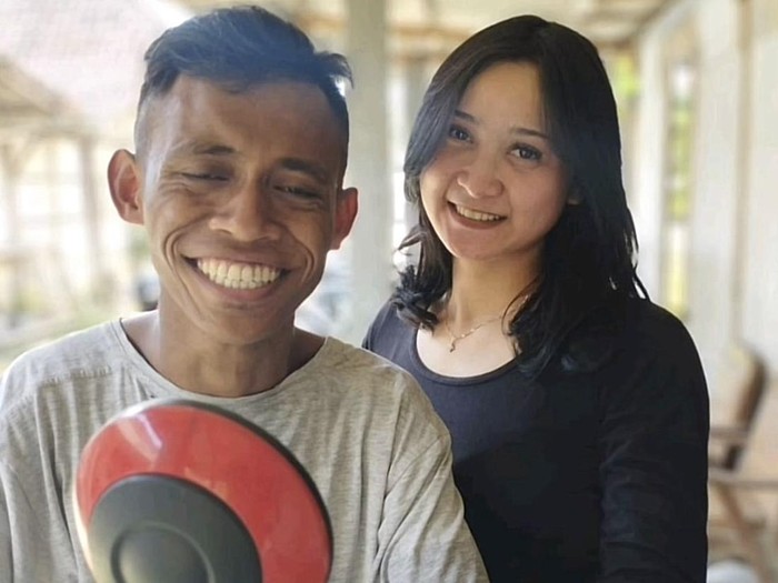 Pasangan viral di media sosial.