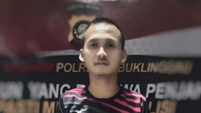 Pelaku penganiaya ibu kandung di Sumsel saat ditangkap. (Foto: Istimewa)