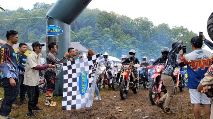 Pemberangkatan anggota Trabas di program Jelajah Nusantara, di Banjar, Jumat (10/2/2023) untuk menuju Dieng.
