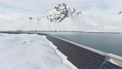 Penampakan Panel Surya di Bendungan Terpanjang Swiss