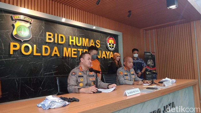 Polisi membongkar peredaran dolar palsu di Bekasi