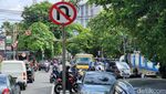 Rambu Larangan Putar Balik Cuma Jadi Pajangan di Jalan Veteran Jaksel