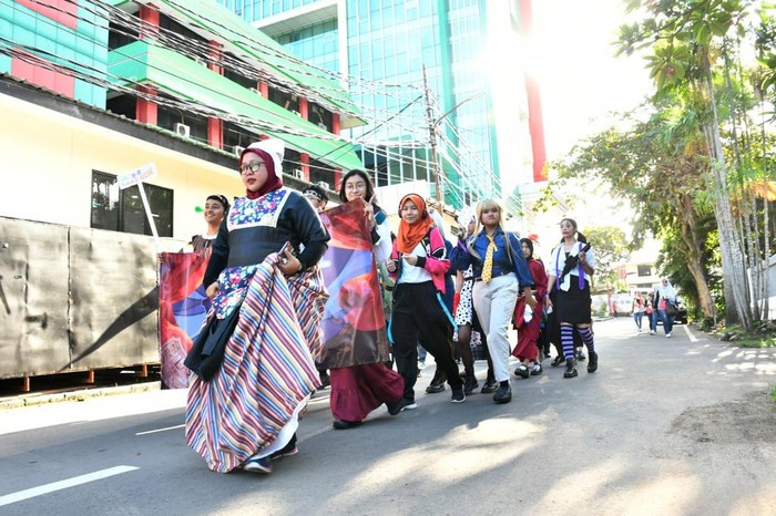 SMP Labschool Jakarta menyelenggarakan kegiatan tahunan berupa kegiatan Lari Terakhir Angkatan kelas IX