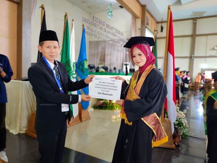 Siti Rohmah, Wisudawan Terbaik UIN Walisongo Semarang