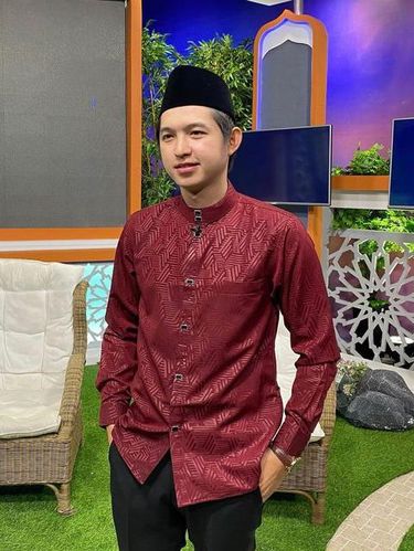 Sosok ustaz Dennis Lim dulu seorang bandar judi, kini hijrah dan menjadi pendakwah.