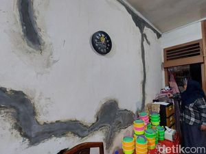 Solusi Tembok Rawan Jebol: Citata DKI Ingin Turap, Bu Ami Ingin Fondasi