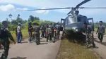 TNI-Polri Evakuasi Warga dari Ancaman KKB di Paro