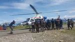 TNI-Polri Evakuasi Warga dari Ancaman KKB di Paro