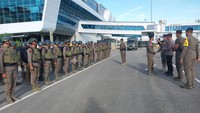 Empat helikopter pun diterjunkan untuk melakukan operasi penyelamatan susulan pada Jumat (10/2) pagi tadi.  