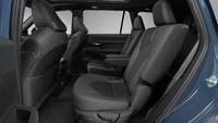 Grand Highlander didukung rangkaian sistem keselamatan canggih Toyota Safety Sense (TSS), yang meliputi fitur adaptive cruise control, automated emergency braking, lane-keeping assist, dan blind-spot monitoring. Foto: Dok. Toyota