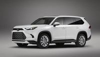 SUV mewah ini memiliki bodi yang bongsor dan mengotak ala SUV-SUV Amerika. Satu hal yang paling menarik adalah tampangnya, di mana Grand Highlander mengadopsi grille berbentuk heksagonal seperti yang diaplikasikan di LMPV Toyota Veloz. Foto: Dok. Toyota
