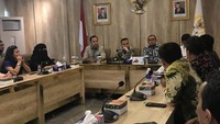 Di sisi lain, beberapa konsumen Meikarta pun bertemu dengan DPR. Mereka diterima Wakil Ketua DPR Sufmi Dasco Achmad.Foto:(Firda/detikcom)