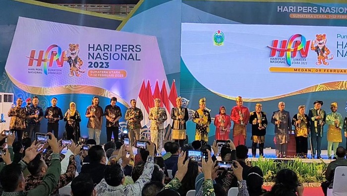 Wali Kota Surabaya, Eri Cahyadi meraih penghargaan Trofi Abyakta Anugerah Kebudayaan PWI (AK-PWI) Pusat 2023.