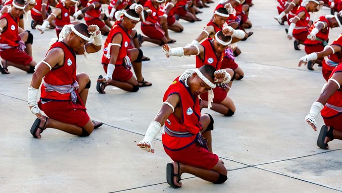 Muay Thai boxers perform the 