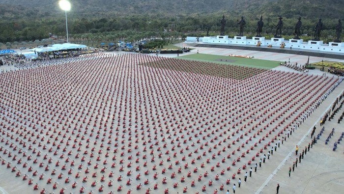 Muay Thai boxers perform the 