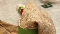 Kebab lemas nih namanya. Netizen sampai mencandai kalau kebab ini alami disfungsi ereksi. Duh ada-ada saja! 
