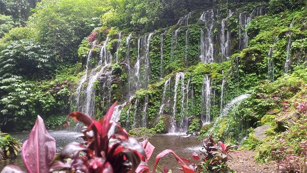 Air Terjun Banyu Wana Amertha di Desa Wanagiri, Kecamatan Sukasada, Kabupaten Buleleng, Bali.