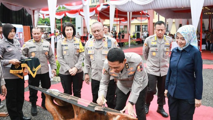 Asisten Logistik (Aslog) Kapolri, Irjen R Prabowo Argo Yuwono saat peletakkan batu pertama pembangunan gedung Polres Magelang Kota, Jumat (10/2/2023).