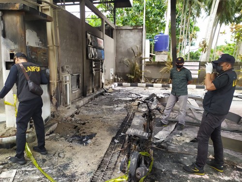 Bidlabfor Polda Bali melakukan olah TKP kebakaran SPBU SPBU 5680711 Nusa Ceningan, Klungkung, Bali, Jumat (10/2/2023).