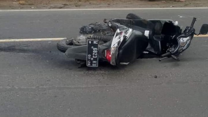 Biker tewas tertabrak bus kalisari