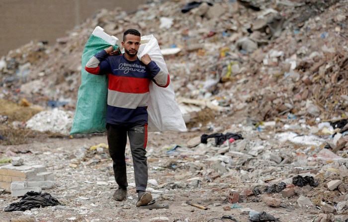 Egyptian weightlifter Ali el Sharkawi trains in Tanta, Gharbia, Egypt February 2, 2023. Sharkawi, who won the bronze medal twice in national championships, is one of many Egyptian athletes who complain about the struggle to find sponsorship as he has been working as a garbage collector to fund his training. REUTERS/Mohamed Abd El Ghany