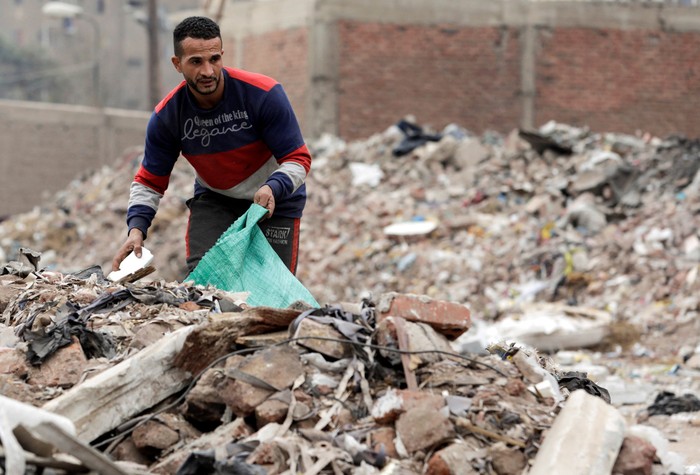 Egyptian weightlifter Ali el Sharkawi trains in Tanta, Gharbia, Egypt February 2, 2023. Sharkawi, who won the bronze medal twice in national championships, is one of many Egyptian athletes who complain about the struggle to find sponsorship as he has been working as a garbage collector to fund his training. REUTERS/Mohamed Abd El Ghany