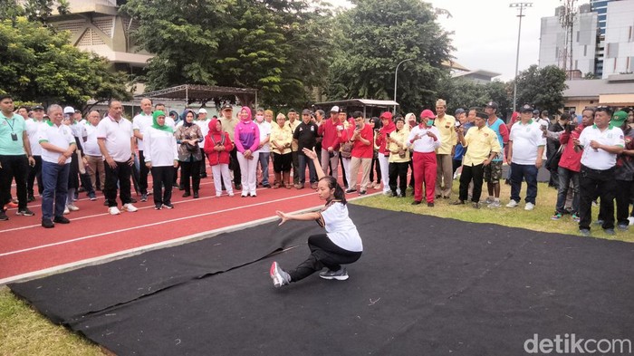 Gubernur Khofifah resmikan lapangan