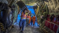 Selain bantuan logistis, Indonesia juga mengirimkan petugas untuk membantu proses operasi SAR korban gempa di Turki.