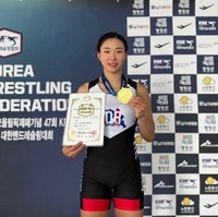 Physical 100 mengikuti persaingan 100 kontestan bertubuh atletis yang membuktikan kekuatan fisiknya dengan melewati sejumlah rintangan. Jang Eun Sil sendiri adalah seorang pegulat yang tergabung dalam timnas Korea Selatan. Foto: dok. Instagram @sillllling