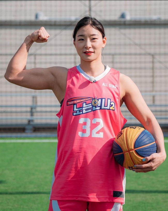 Hanya saja Jang Eun Sil dianggap sebagai versi bulky Seulgi Red Velvet. Karena personel Red Velvet itu punya tubuh ramping. Foto: dok. Instagram @sillllling