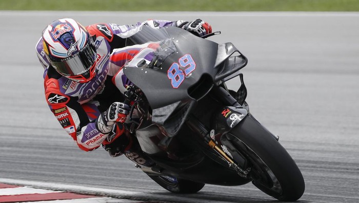 KUALA LUMPUR, MALAYSIA - 2023/02/11: Spanish rider Jorge Martin of Prima Pramac Racing in action during the Sepang MotoGP Official Test at Sepang International Circuit in Sepang. (Photo by Wong Fok Loy/SOPA Images/LightRocket via Getty Images)