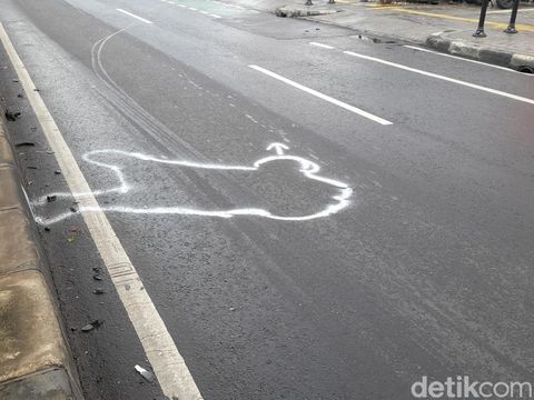 Kecelakaan BMW lawan arah tabrak pemotor hingga pemotor tewas, di Jl Fatmawati, Jaksel, 11 Februari 2023. (Ilham Oktafian/detikcom)