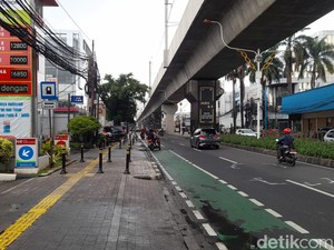 Cerita Warga soal BMW Lawan Arah Tabrak Pemotor hingga Tewas di Jaksel