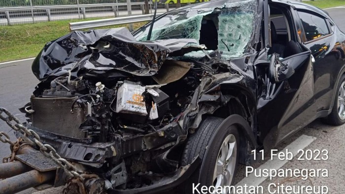 Kecelakaan Honda HR-V di Tol Jagorawi arah Bogor