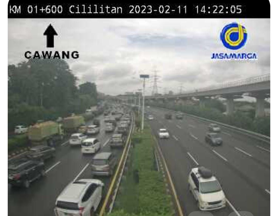 Kemacetan di sejumlah ruas Tol di  Jakarta (screenshot Travoy)
