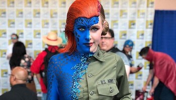 Cosplay Mystique yang keren. Foto: (Bored Panda).