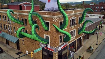 Salah satu tempat makan yang mengusung tema Halloween. Foto: (Bored Panda).