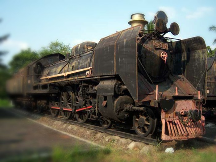 Lokomotif C53 yang menjadi saksi kereta cepat Jakarta-Surabaya di era kolonial. Lokomotif ini tersimpan di Museum Transportasi TMII