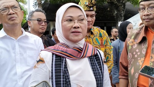 Menteri Tenaga Kerja (Menaker) Ida Fauziyah membuka layanan jobfair hibrid sekaligus menutup Festival Pesona Pujut di Kawasan Ekonomi Khusus Mandalika, Sabtu (11/2/2023).