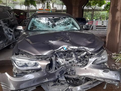 Mobil BMW yang lawan arus dan tabrak pemotor hingga tewas di Jalan Raya Fatmawati, Jaksel, Sabtu (11/2/2023).