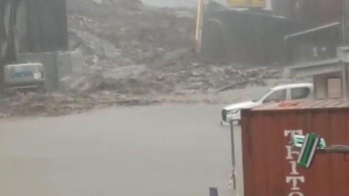Banjir bandang menerjang kawasan pabrik pengolahan konsentrat Mile Point (MP) 74 PT Freeport Indonesia di Distrik Tembagapura, Kabupaten Mimika, Papua Tengah.